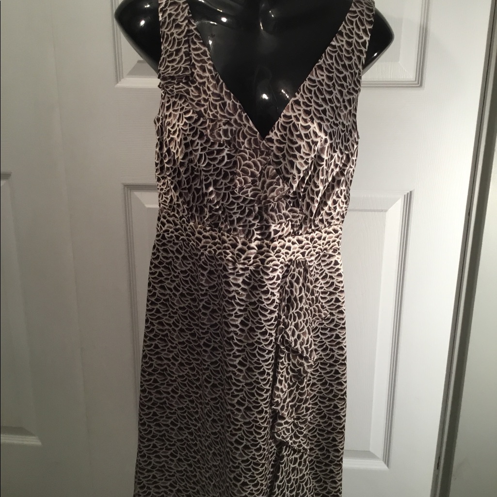 Carmen Marc Valvo 100% Silk Dress. Retail $435
